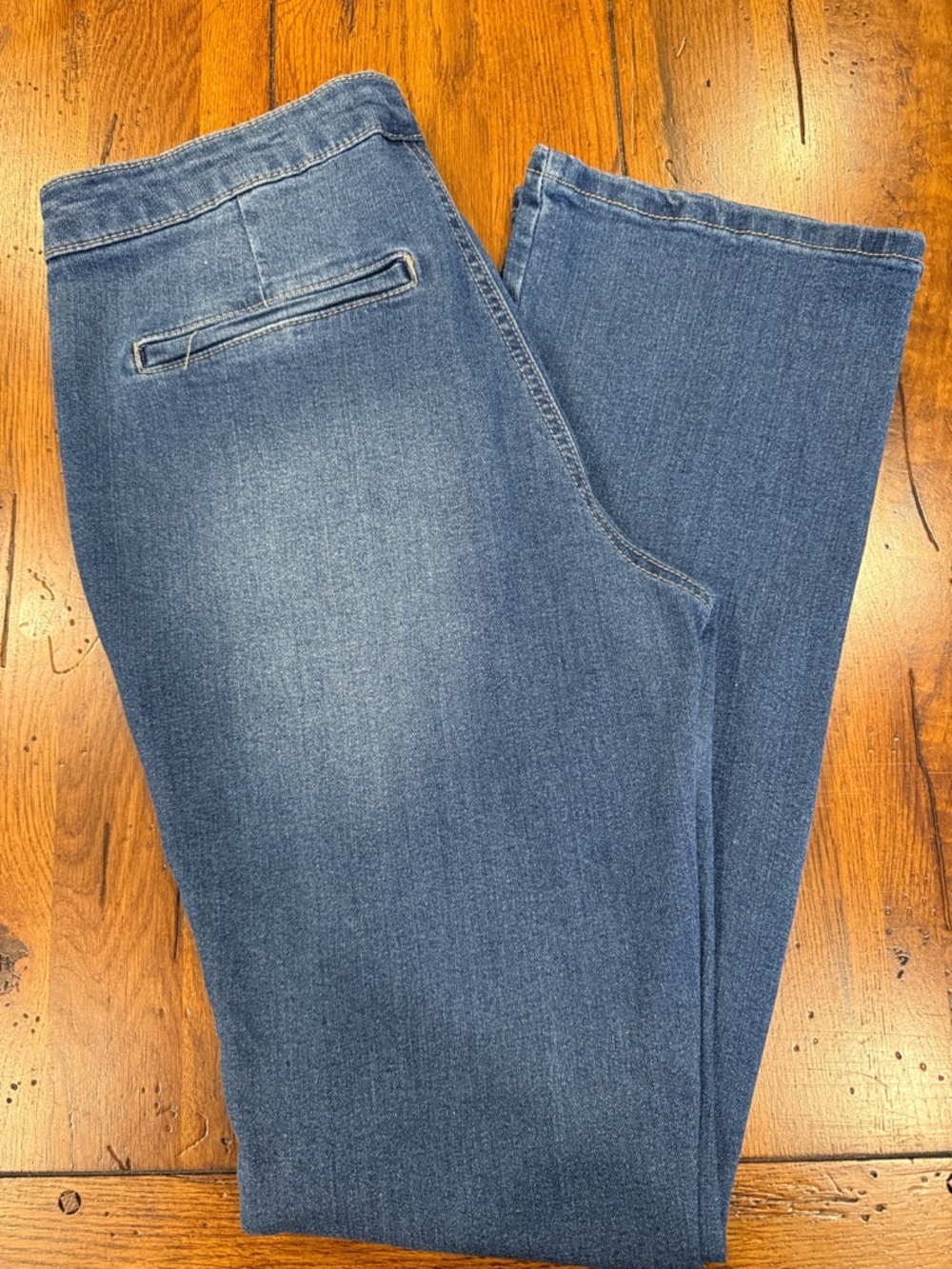 d. jeans Trouser Style Recycled Jeans Size 8
Soft Lived-In Denim